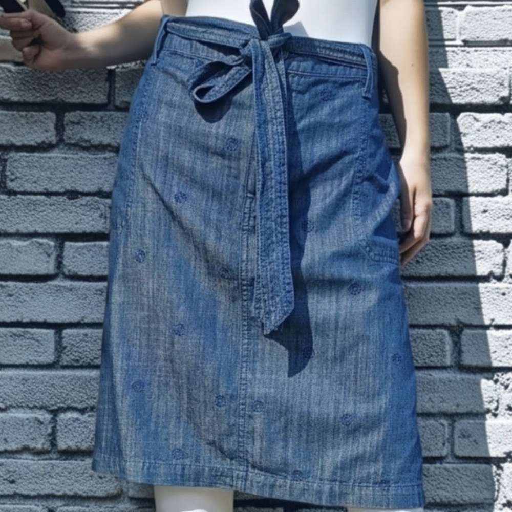 🆕️Talbots Chambray Embroidered skirt